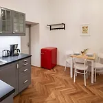 Old Town - Skorepka 3* Prague